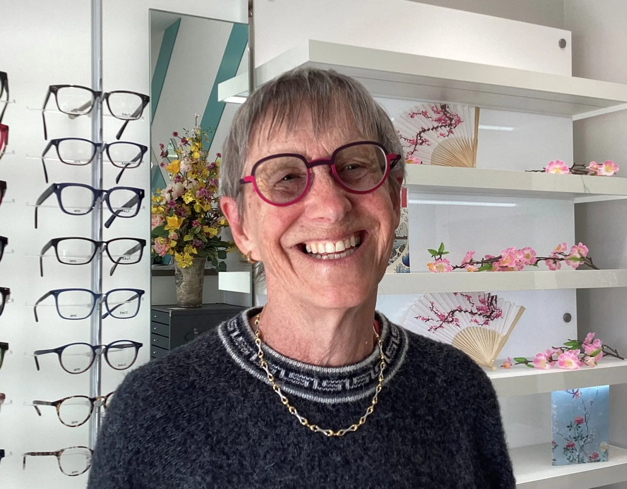 Happy Eyewise patient wearing glasses, photo 1