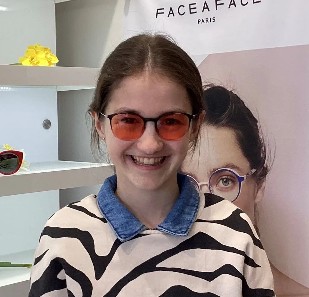 Happy Eyewise patient wearing glasses, photo 24