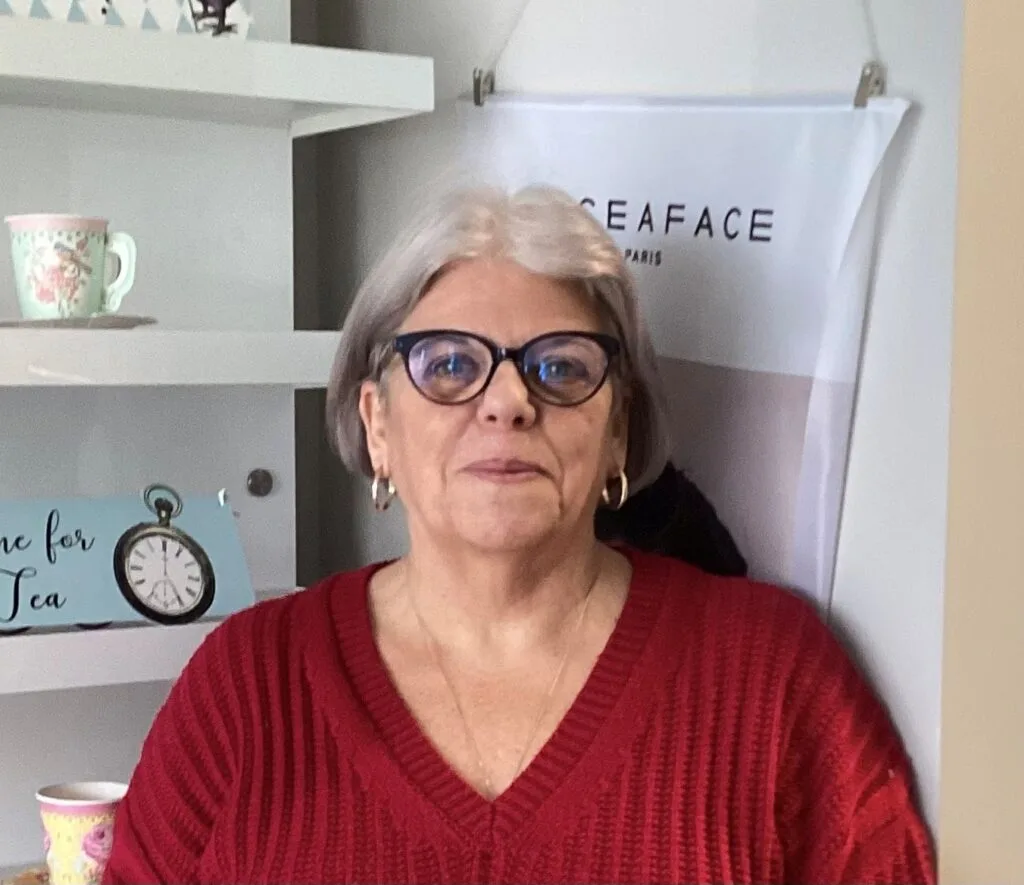 Happy Eyewise patient wearing glasses, photo 29