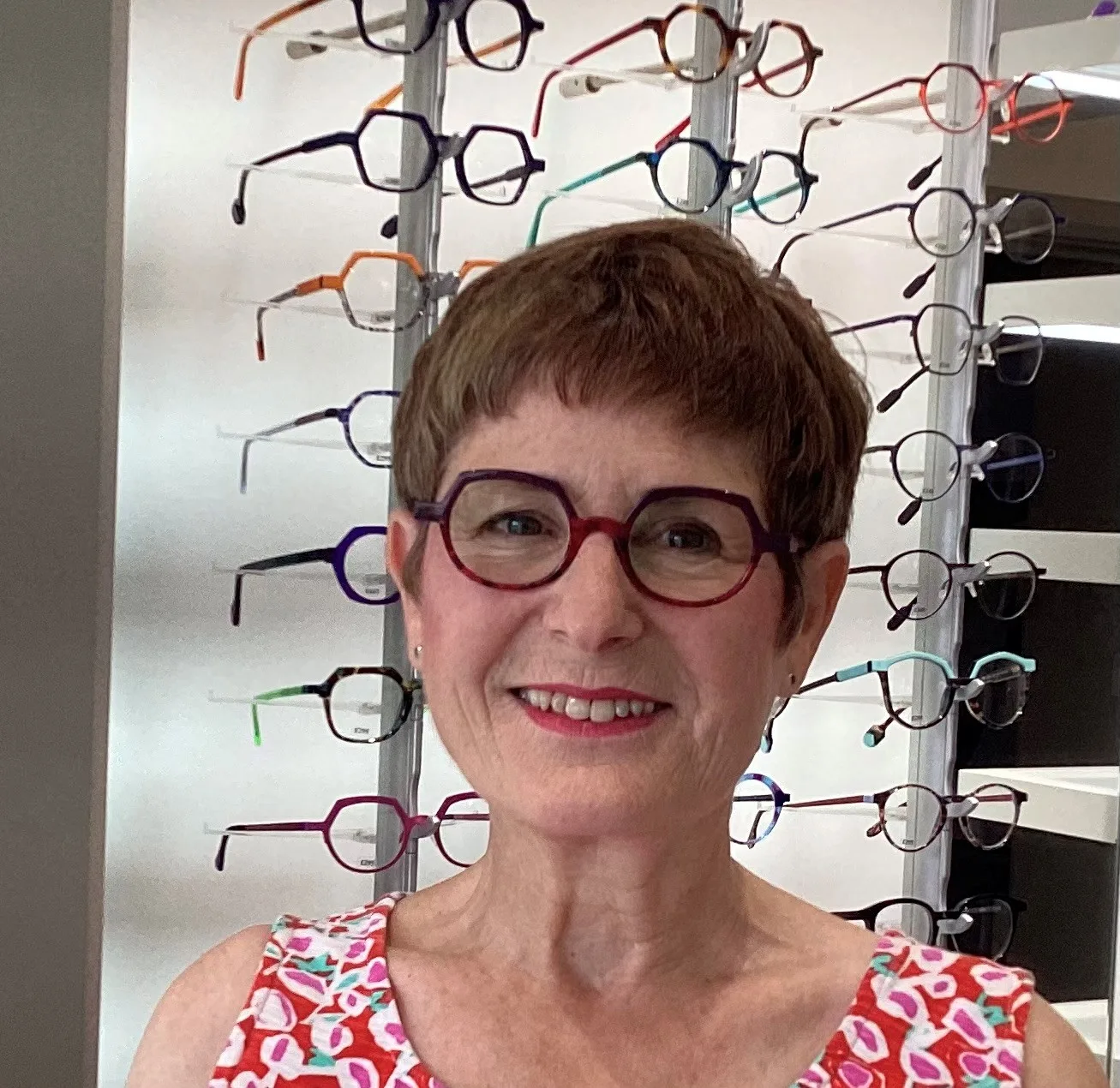 Happy Eyewise patient wearing glasses, photo 38