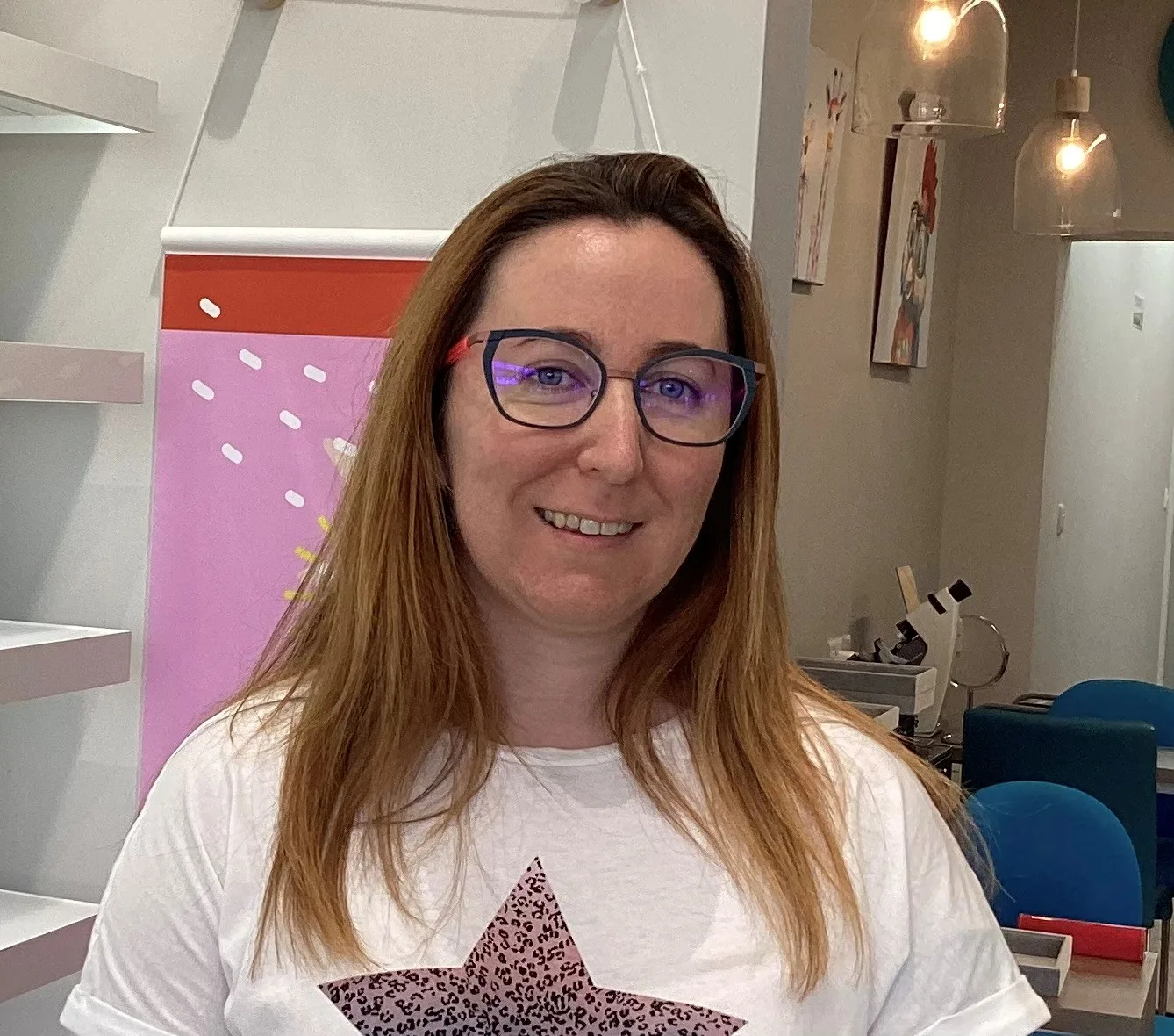Happy Eyewise patient wearing glasses, photo 42